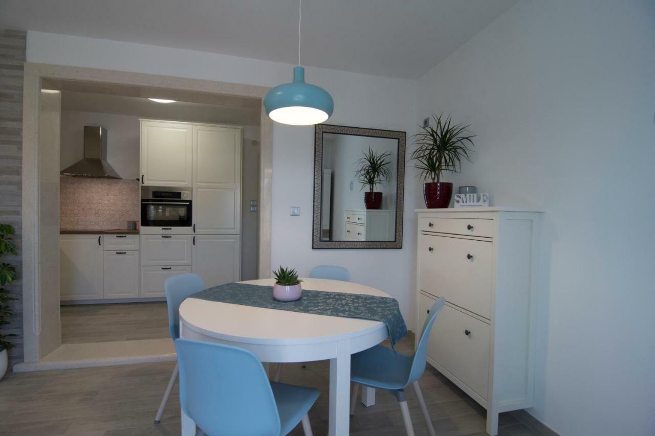 Apartments Pina Бол Экстерьер фото