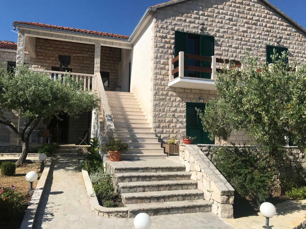 Apartments Pina Бол Экстерьер фото