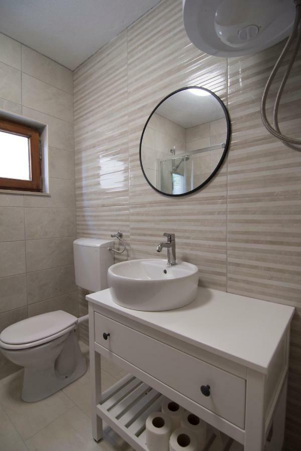 Apartments Pina Бол Экстерьер фото