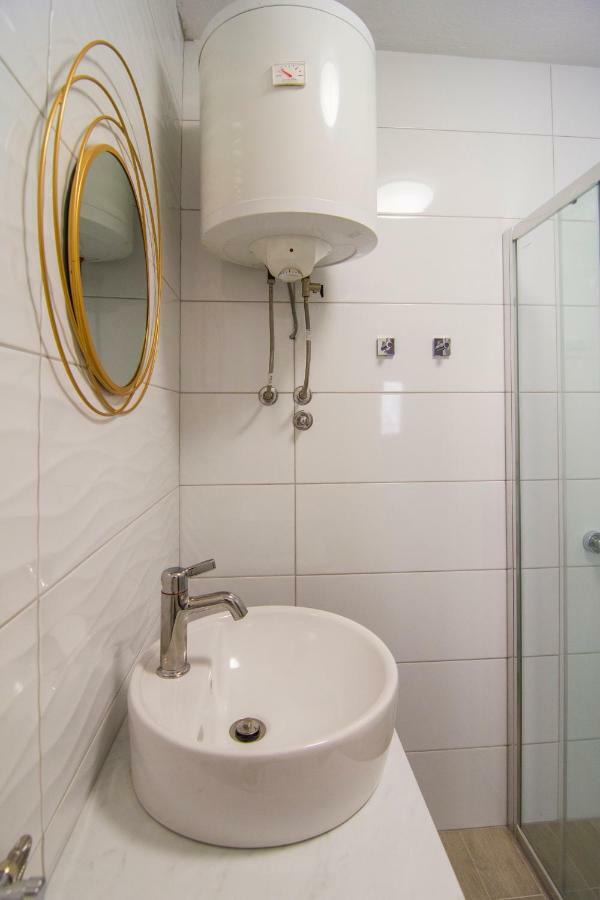 Apartments Pina Бол Экстерьер фото